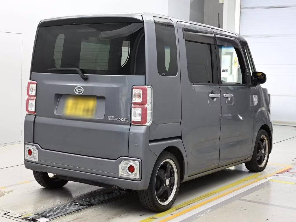 DAIHATSU WAKE