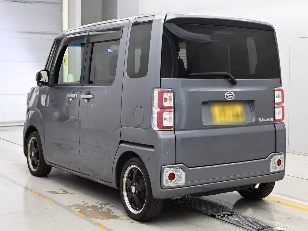 DAIHATSU WAKE