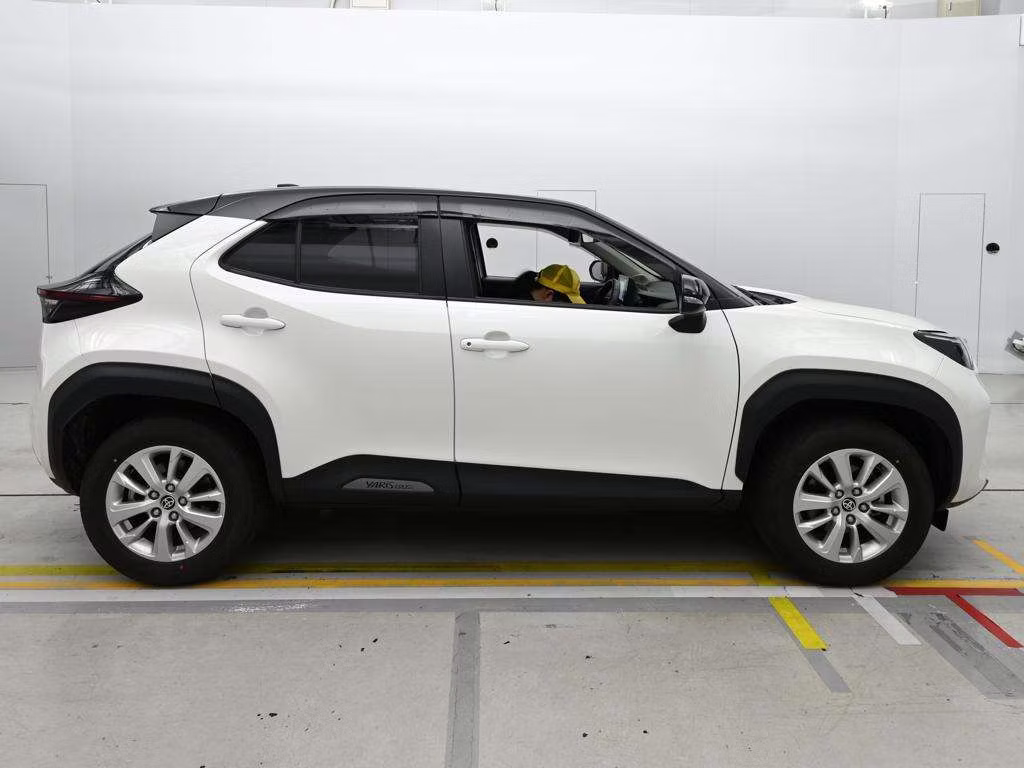 TOYOTA YARIS CROSS