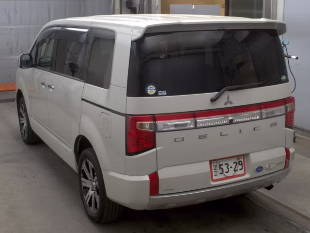 MITSUBISHI DELICA D:5