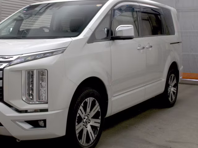 MITSUBISHI DELICA D:5