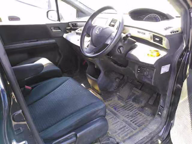 HONDA FREED SPIKE