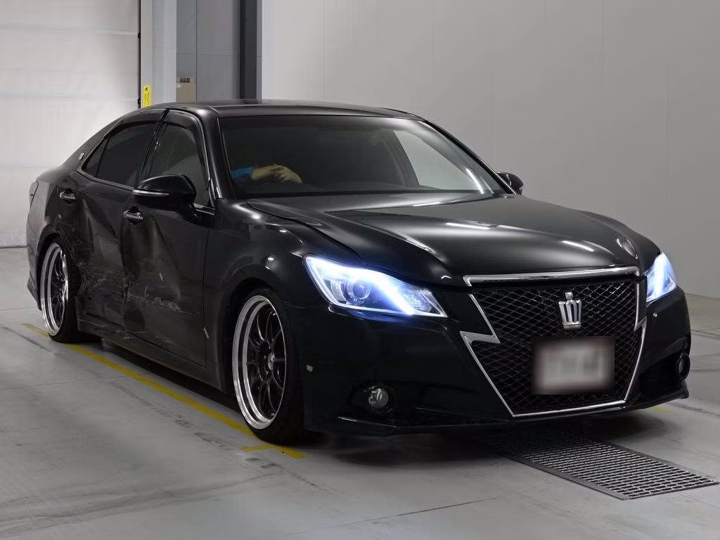 TOYOTA CROWN