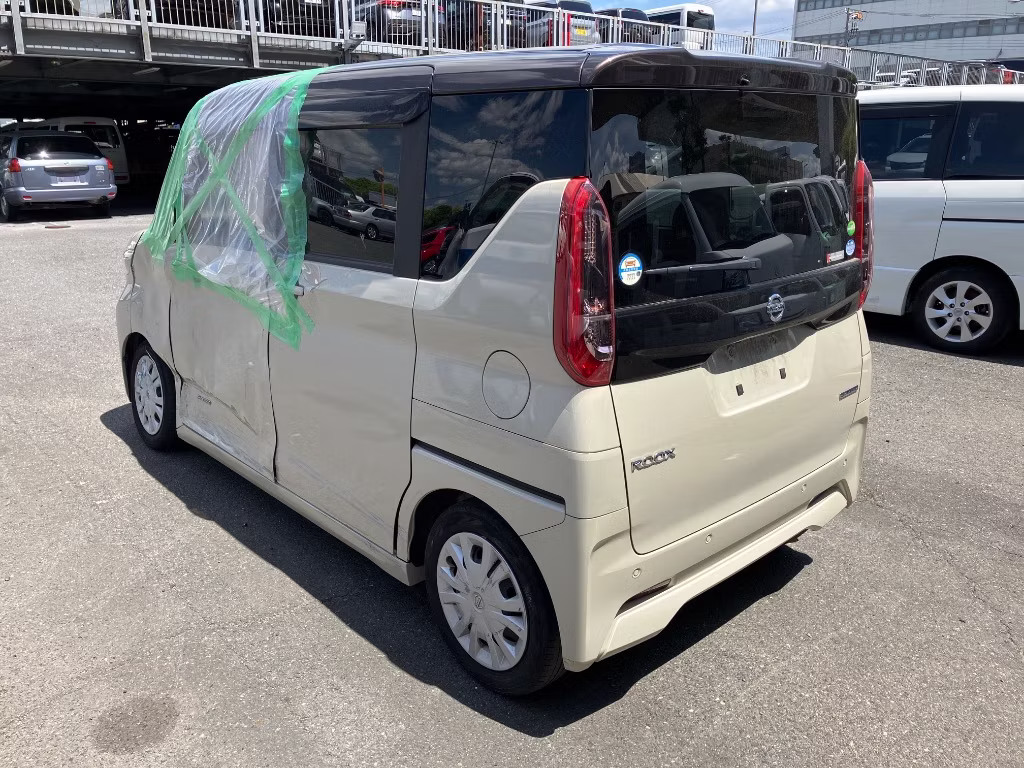 NISSAN ROOX