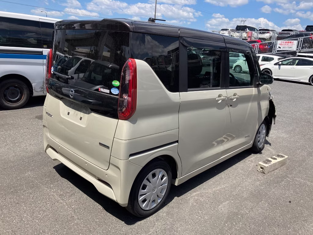 NISSAN ROOX