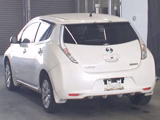 NISSAN LEAF