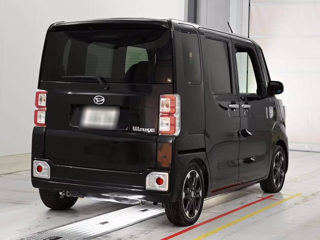 DAIHATSU WAKE