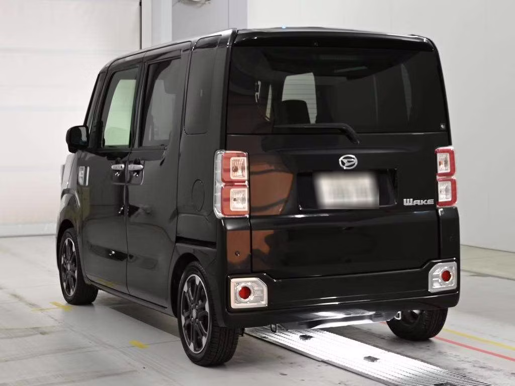 DAIHATSU WAKE