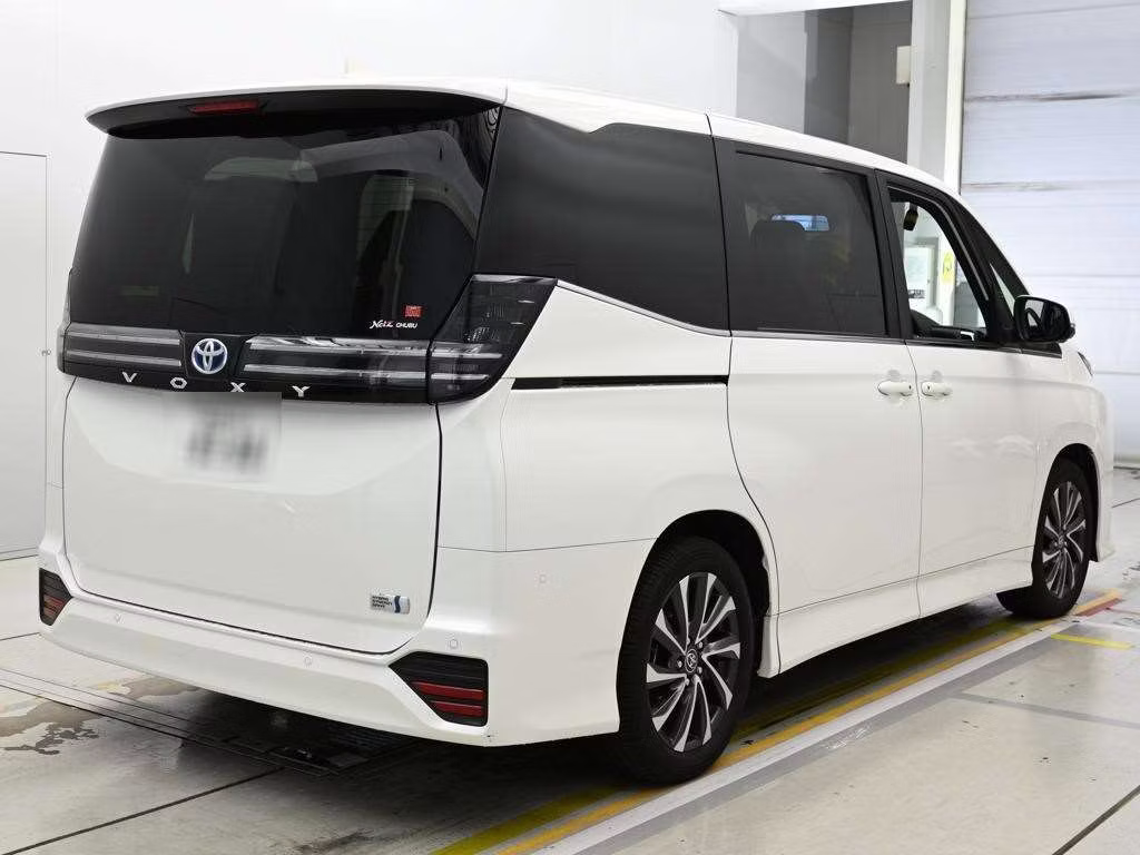 TOYOTA VOXY