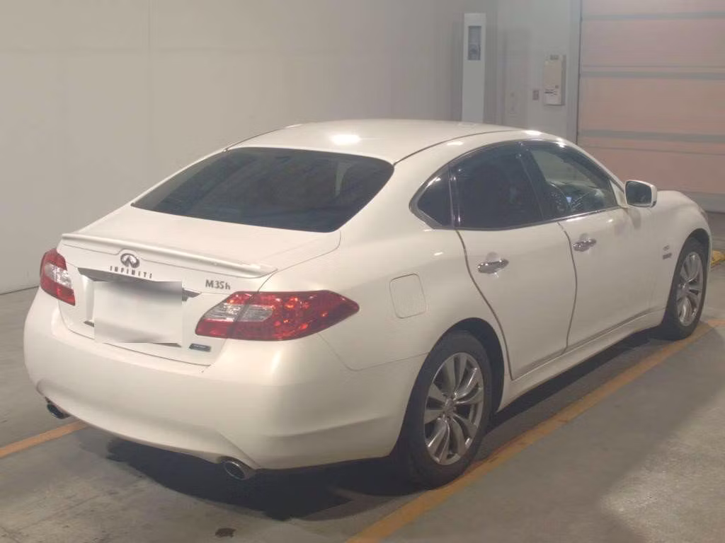 NISSAN FUGA