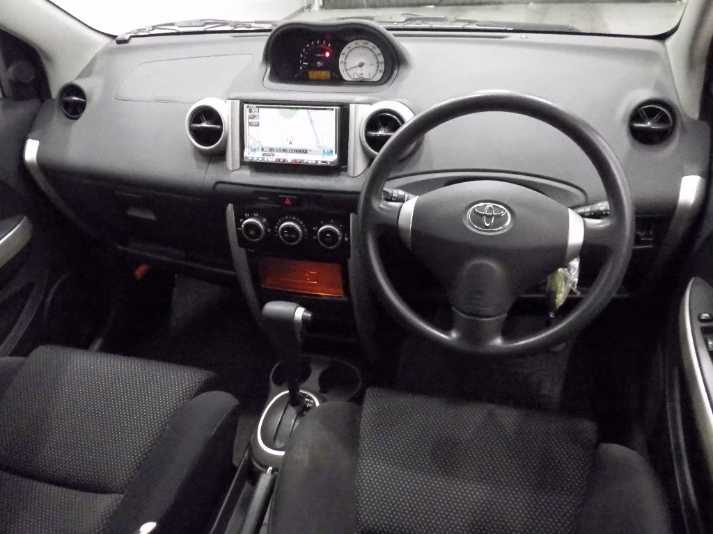 TOYOTA IST