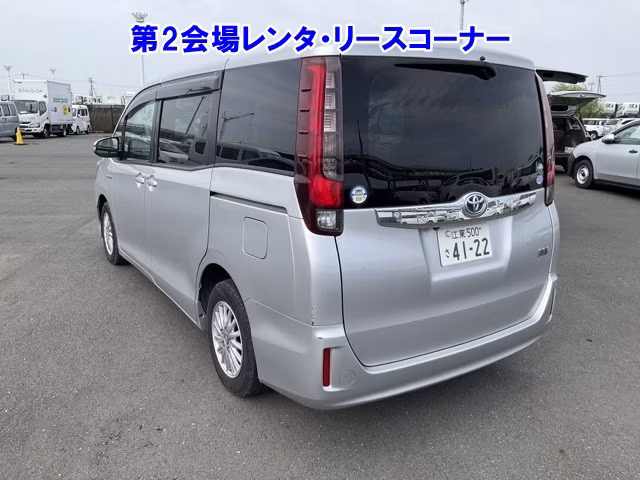 TOYOTA NOAH