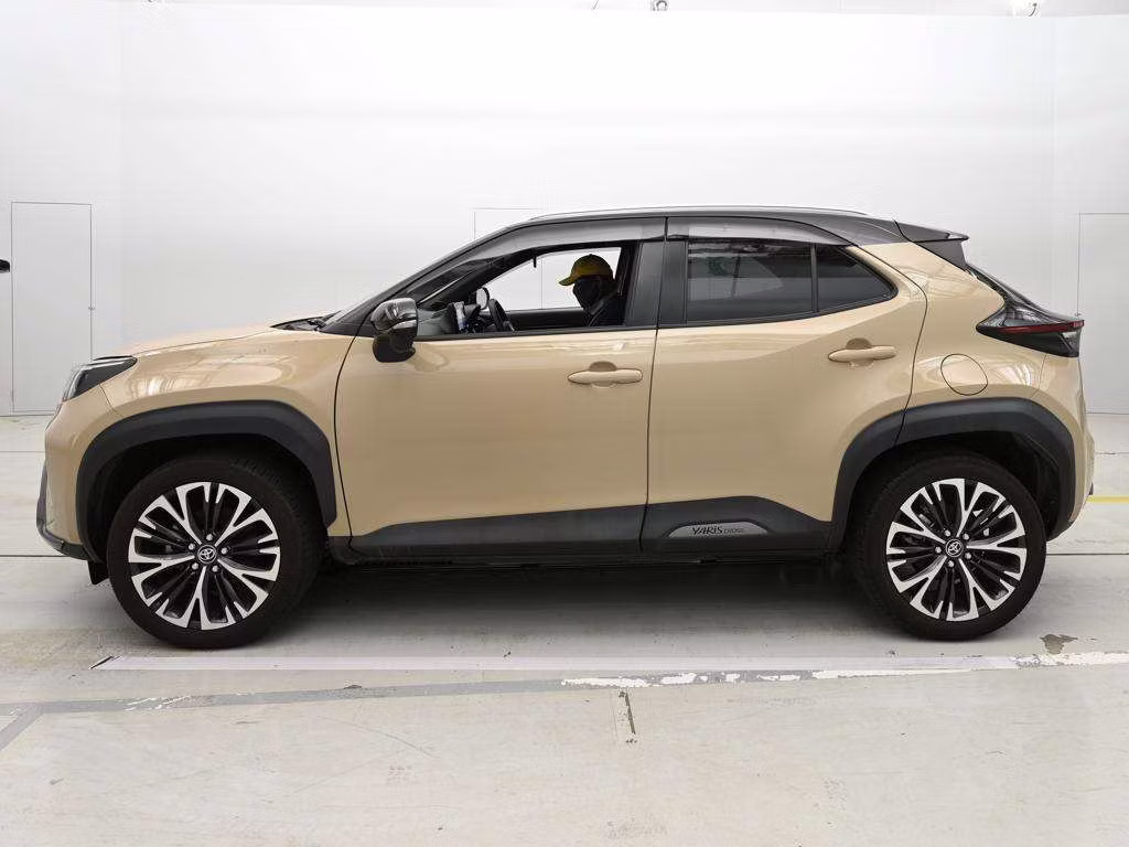 TOYOTA YARIS CROSS