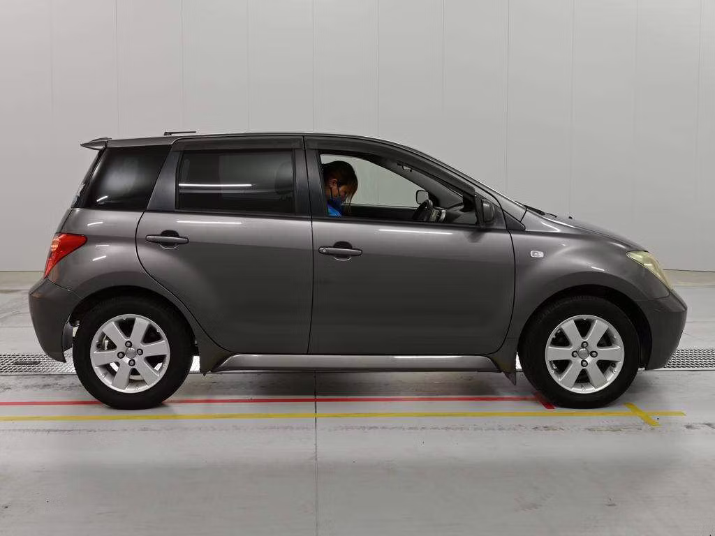 TOYOTA IST