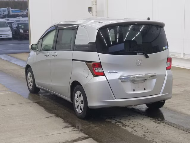 HONDA FREED SPIKE