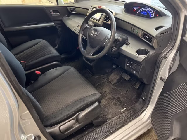 HONDA FREED SPIKE