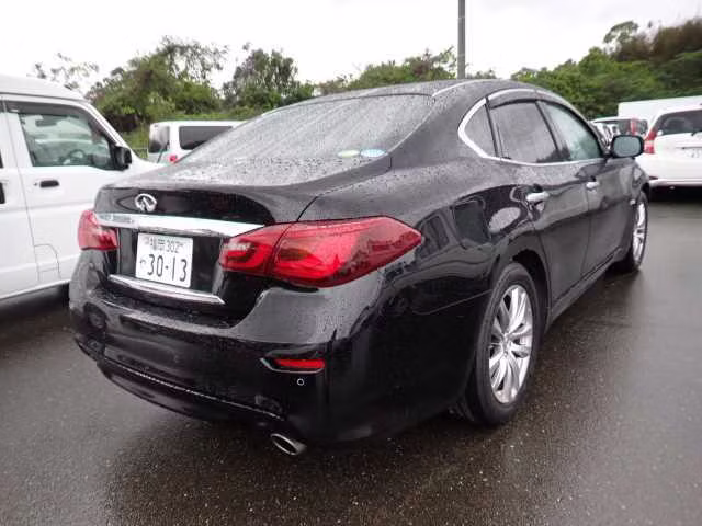 NISSAN FUGA