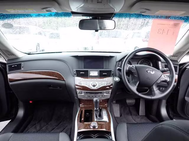 NISSAN FUGA