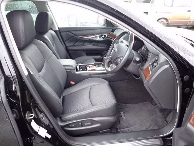 NISSAN FUGA