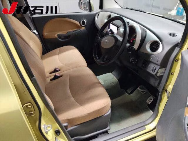 DAIHATSU MOVE LATTE