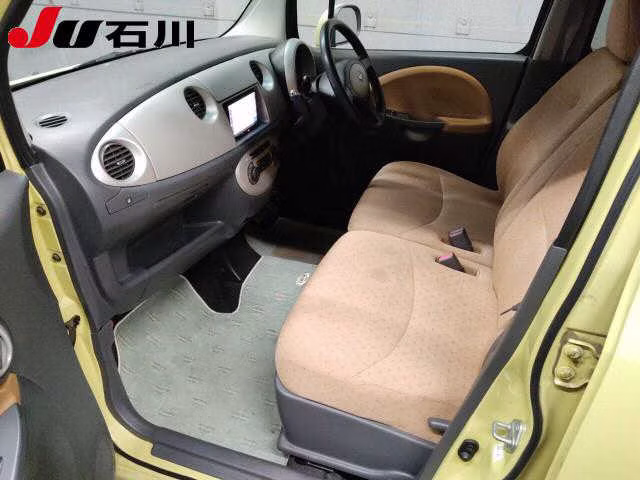 DAIHATSU MOVE LATTE