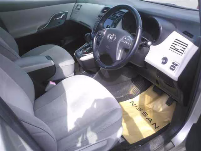 TOYOTA MARK X ZIO