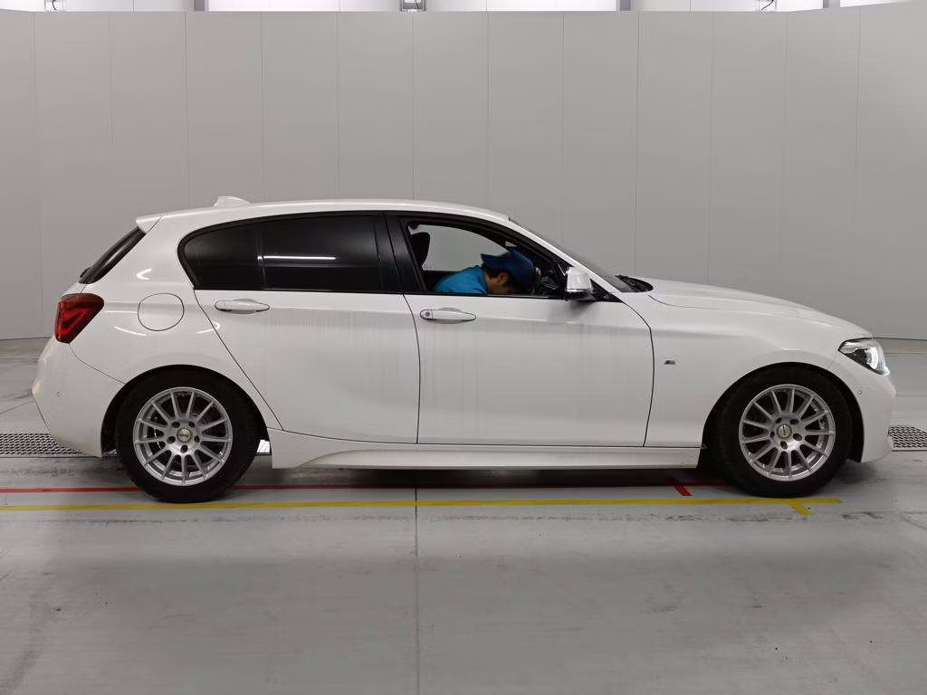 BMW 1-SERIES