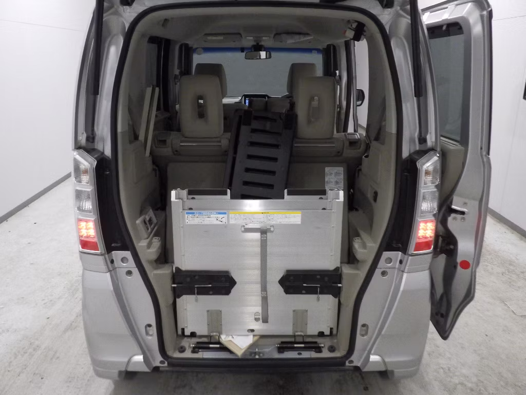 HONDA N-BOX+
