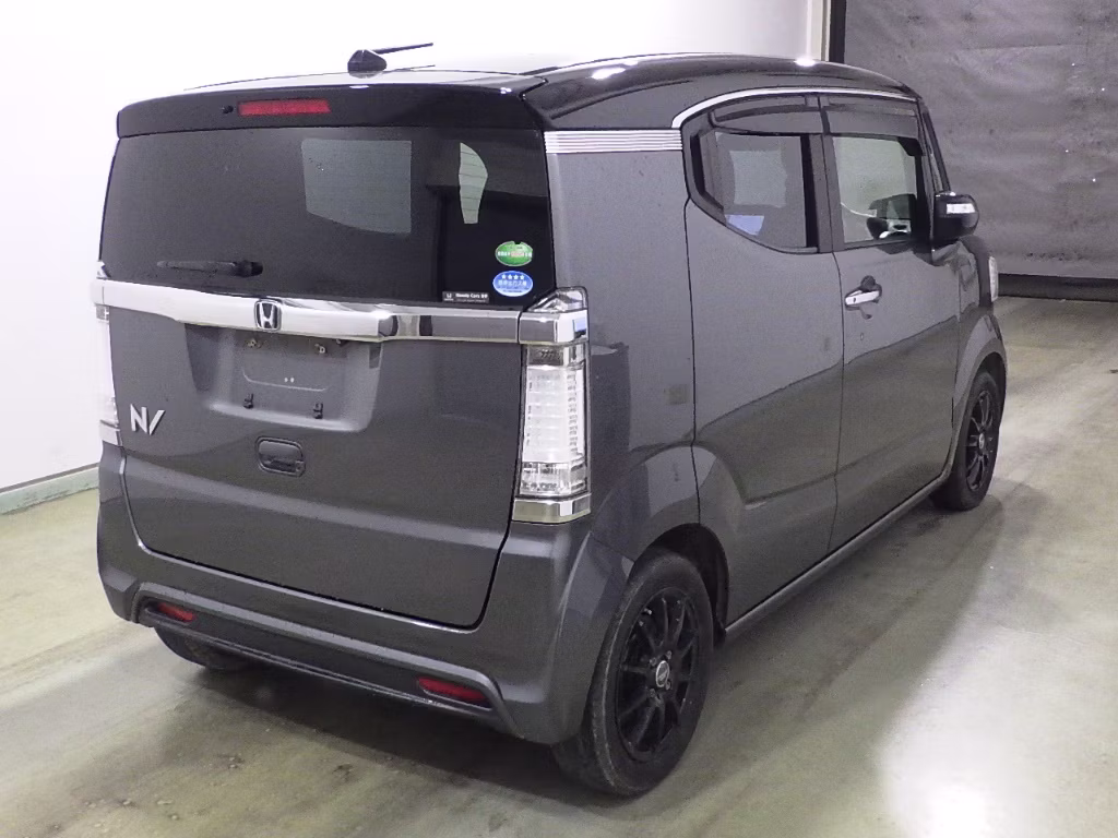 HONDA N-BOX SLASH