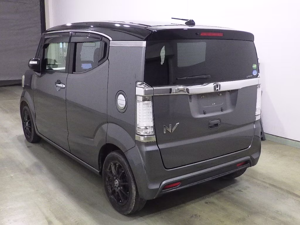 HONDA N-BOX SLASH