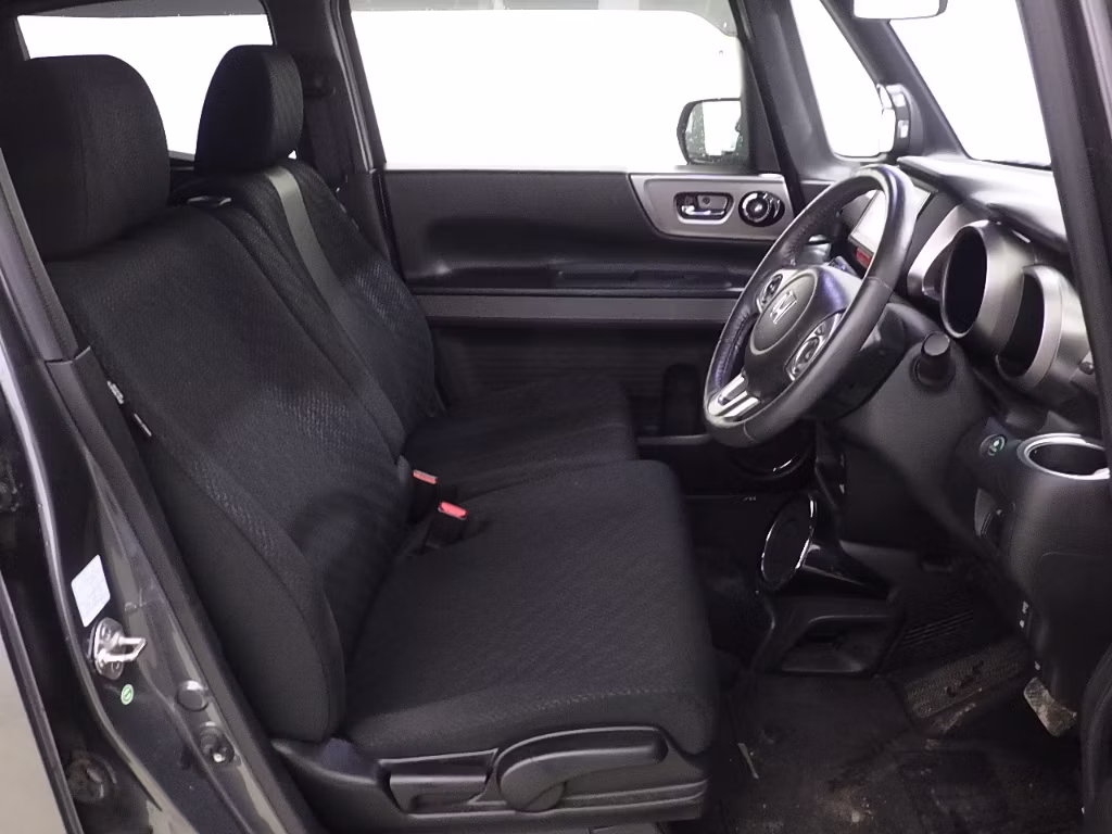 HONDA N-BOX SLASH