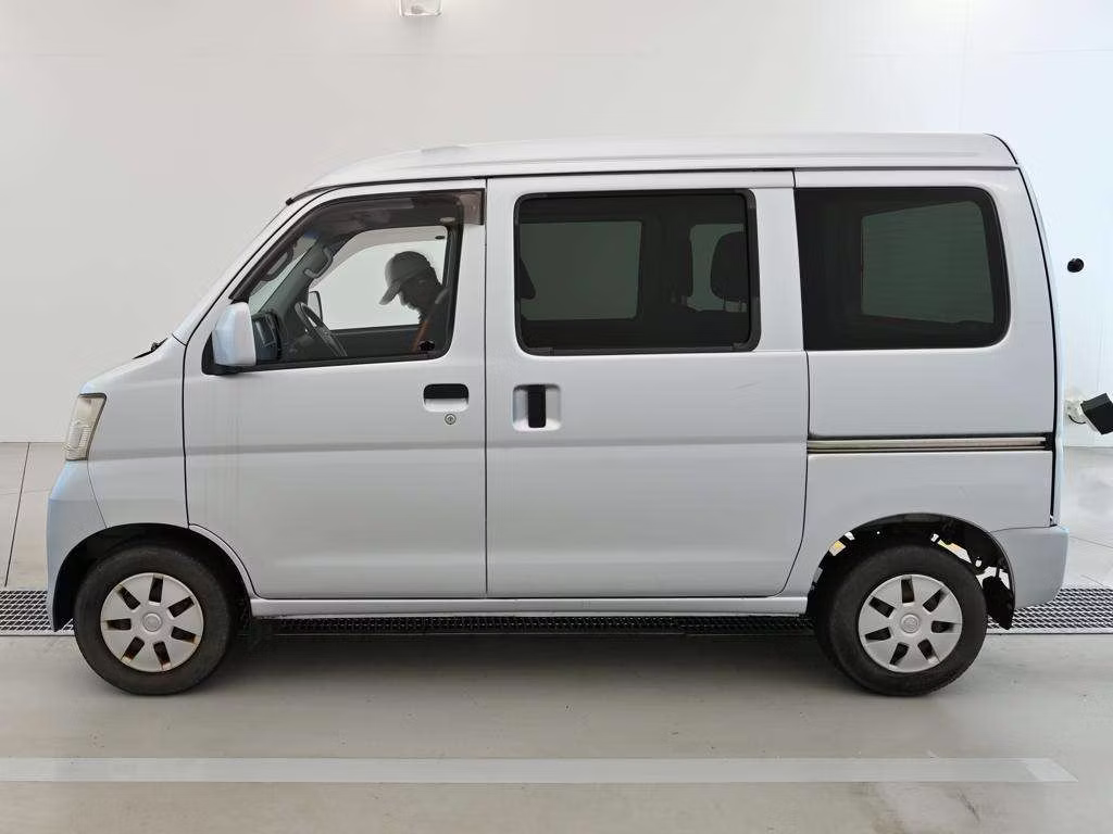 TOYOTA PIXIS VAN