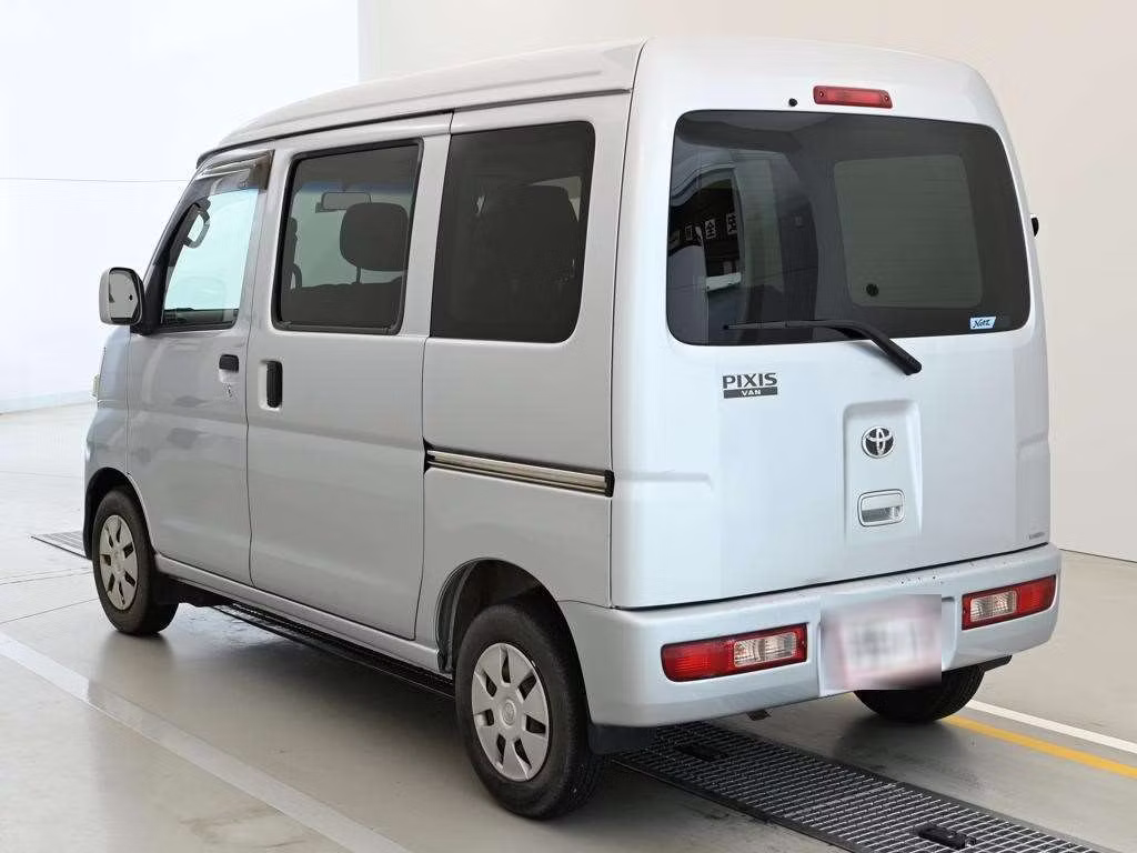 TOYOTA PIXIS VAN
