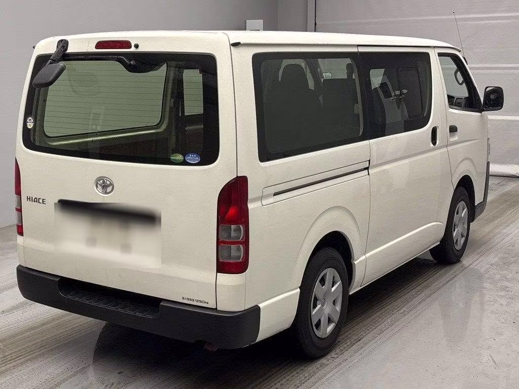 TOYOTA REGIUS ACE