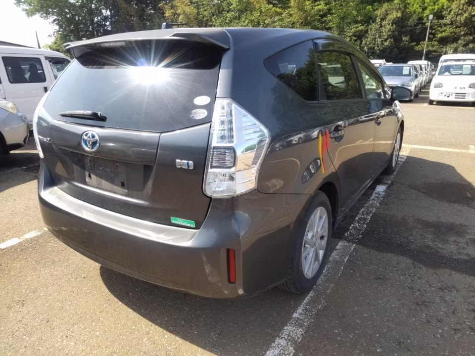 TOYOTA PRIUS ALPHA