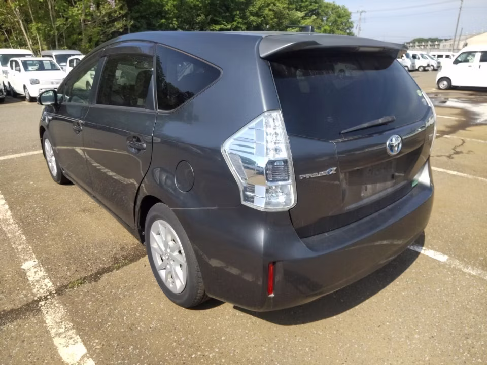 TOYOTA PRIUS ALPHA