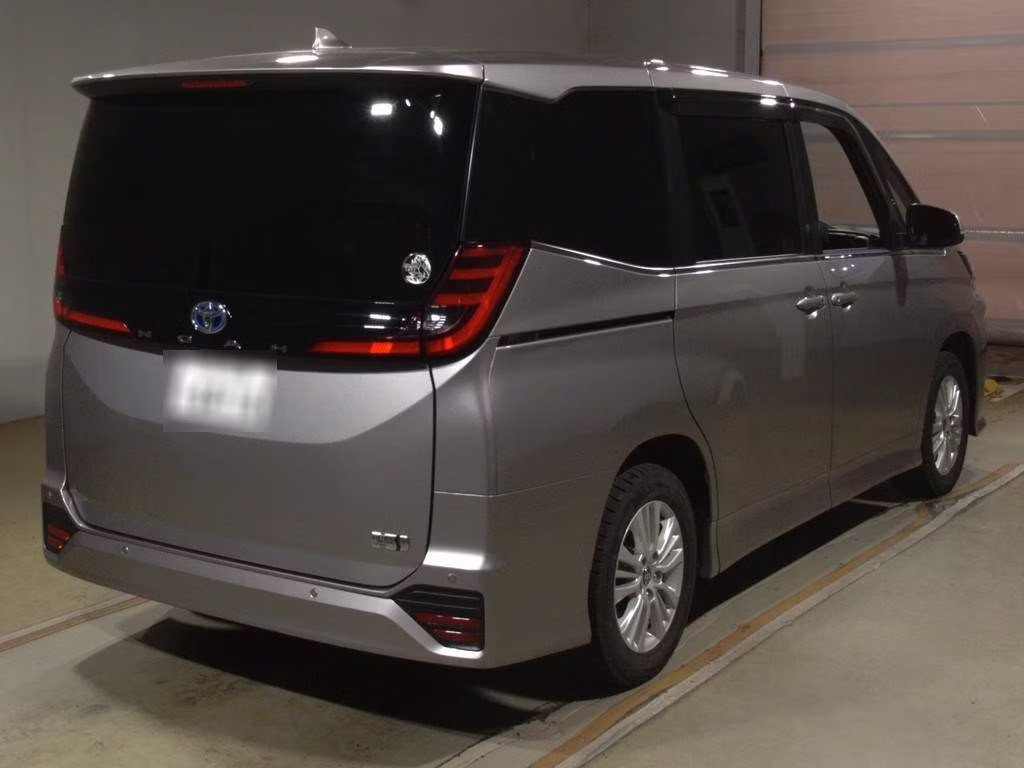 TOYOTA NOAH