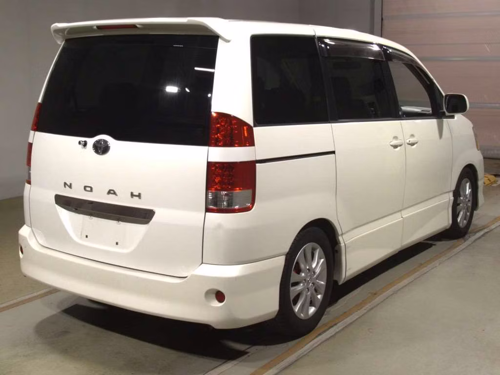 TOYOTA NOAH