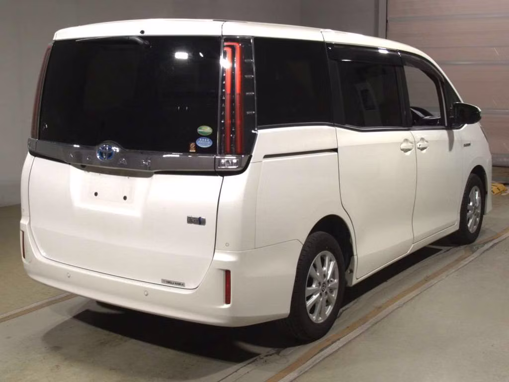 TOYOTA NOAH