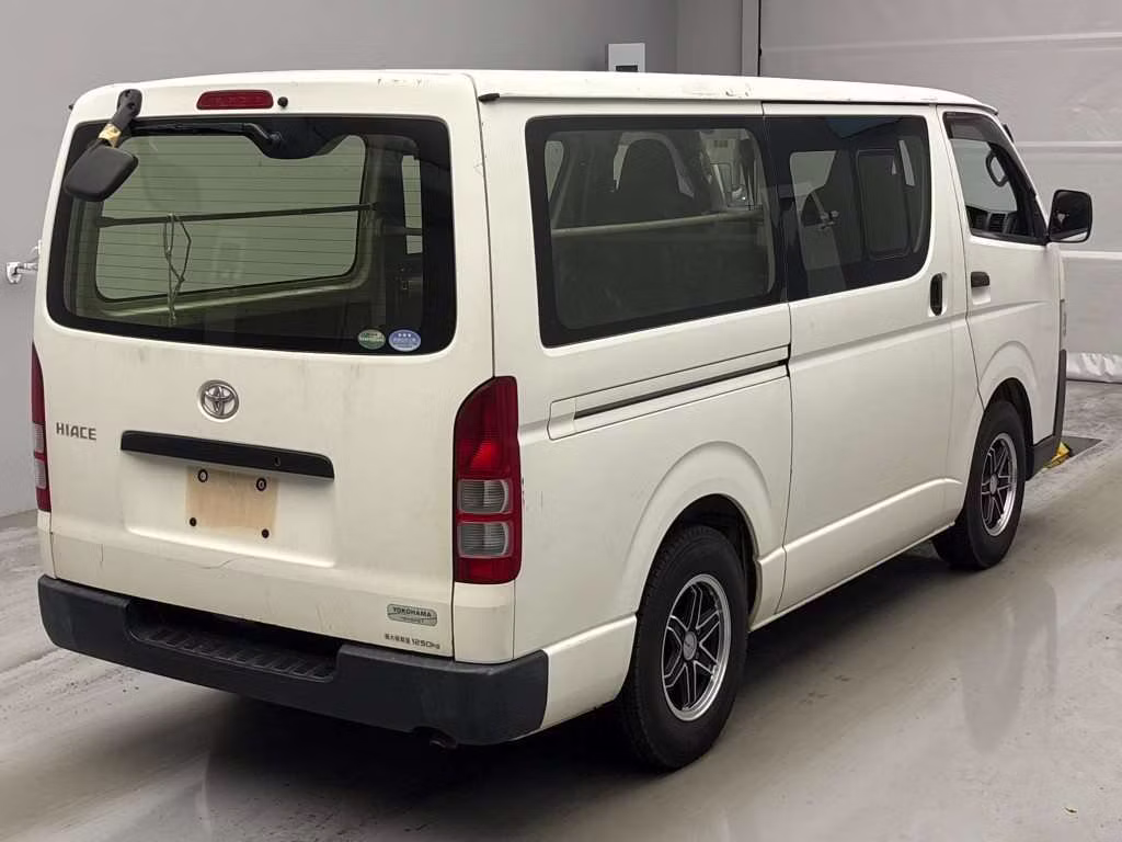 TOYOTA REGIUS ACE