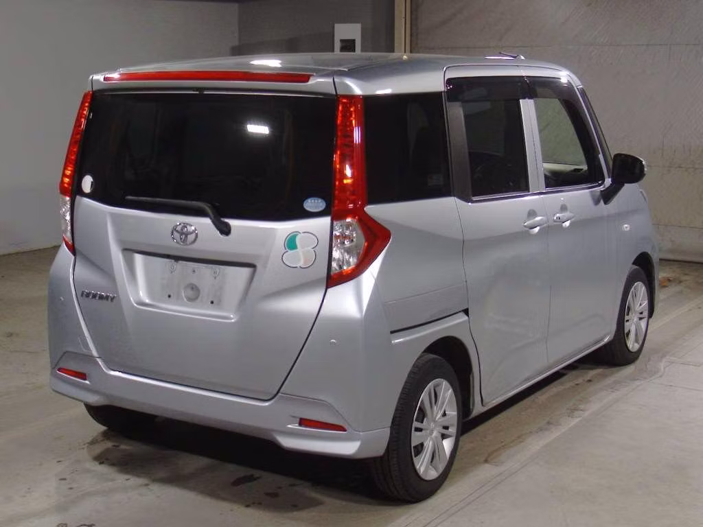 TOYOTA ROOMY