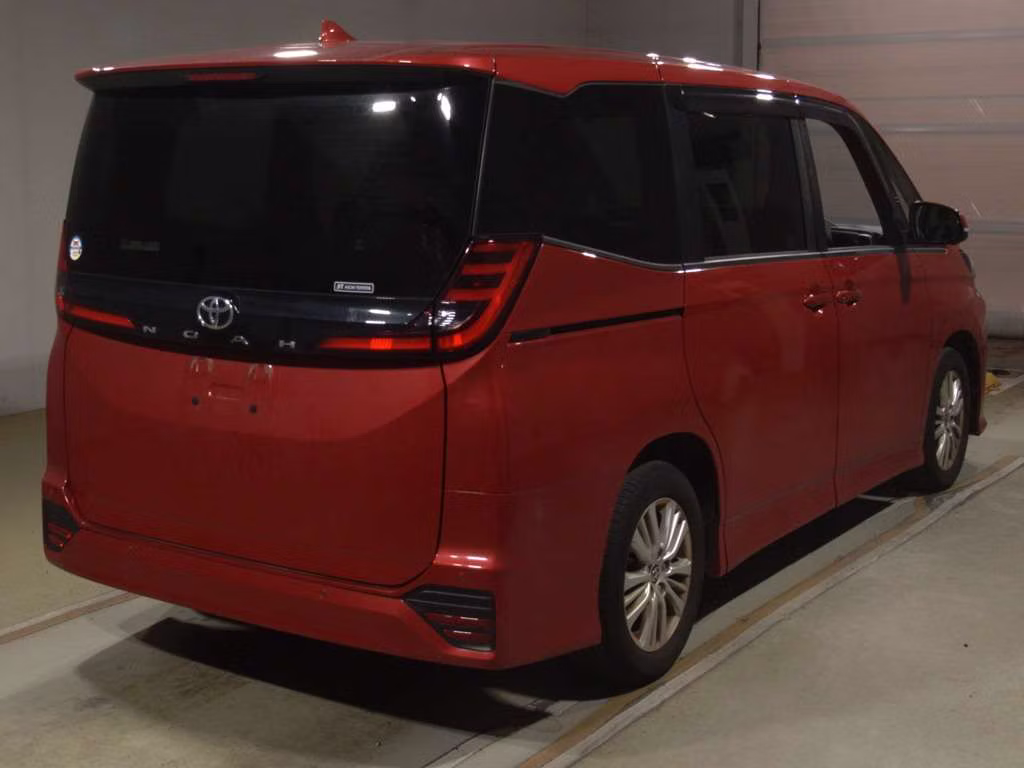 TOYOTA NOAH