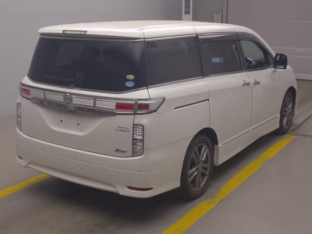 NISSAN ELGRAND