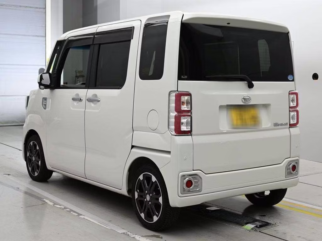 DAIHATSU WAKE