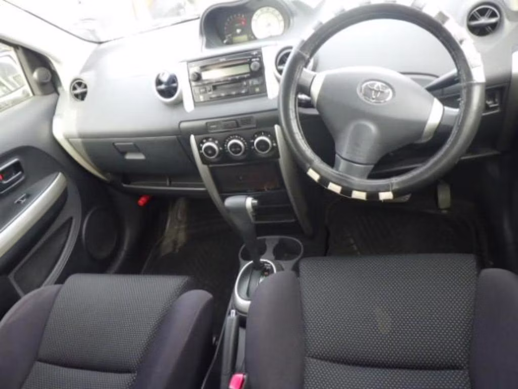 TOYOTA IST