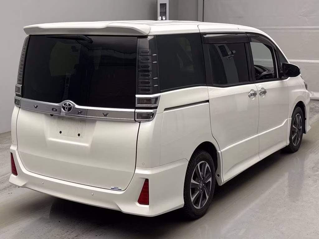 TOYOTA VOXY