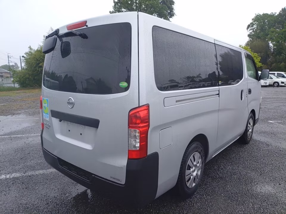 NISSAN NV350 CARAVAN