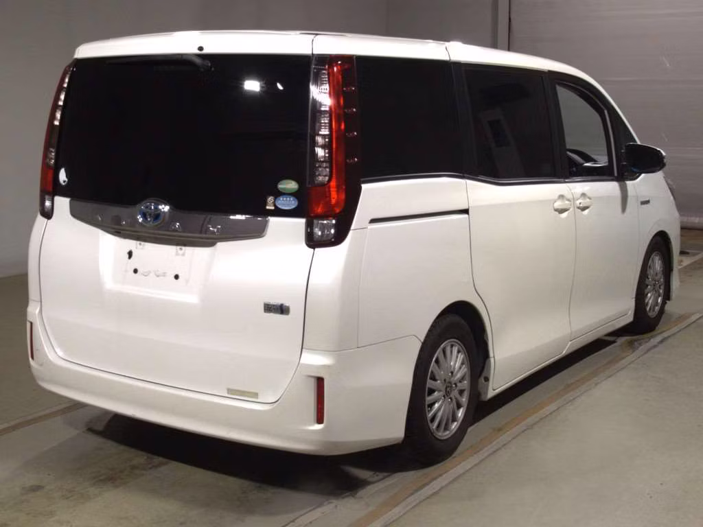 TOYOTA NOAH