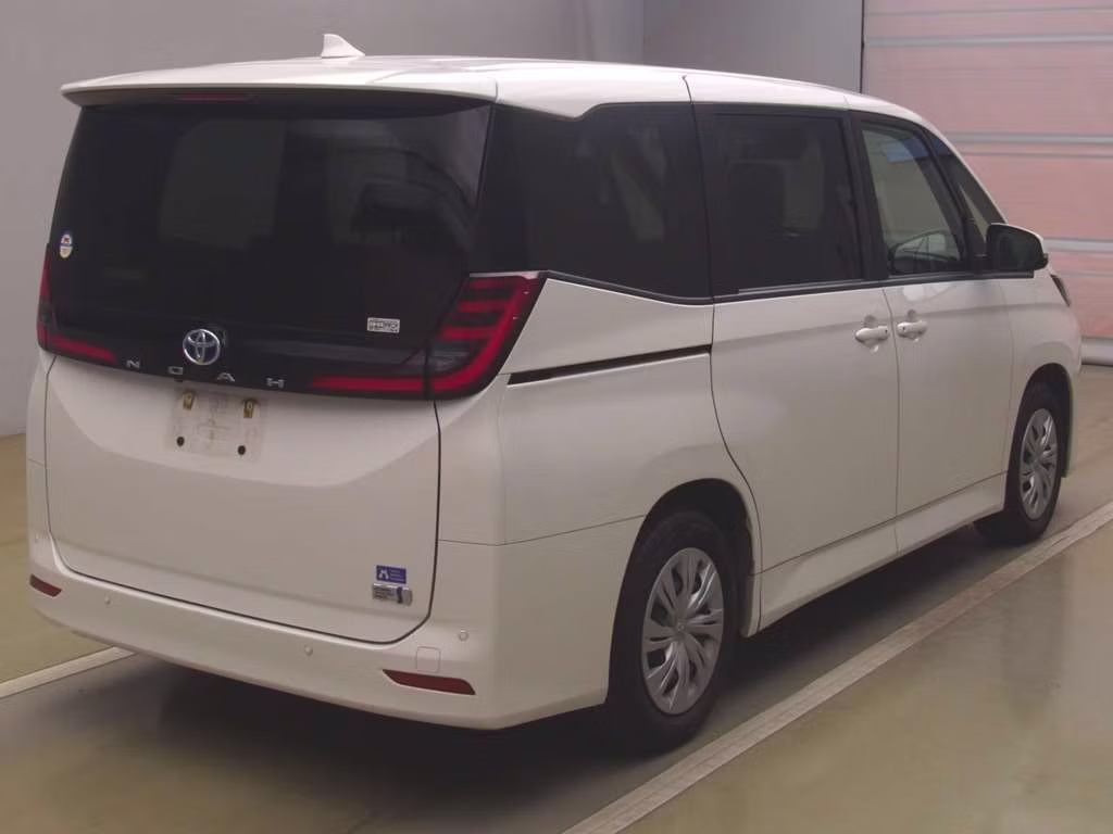TOYOTA NOAH