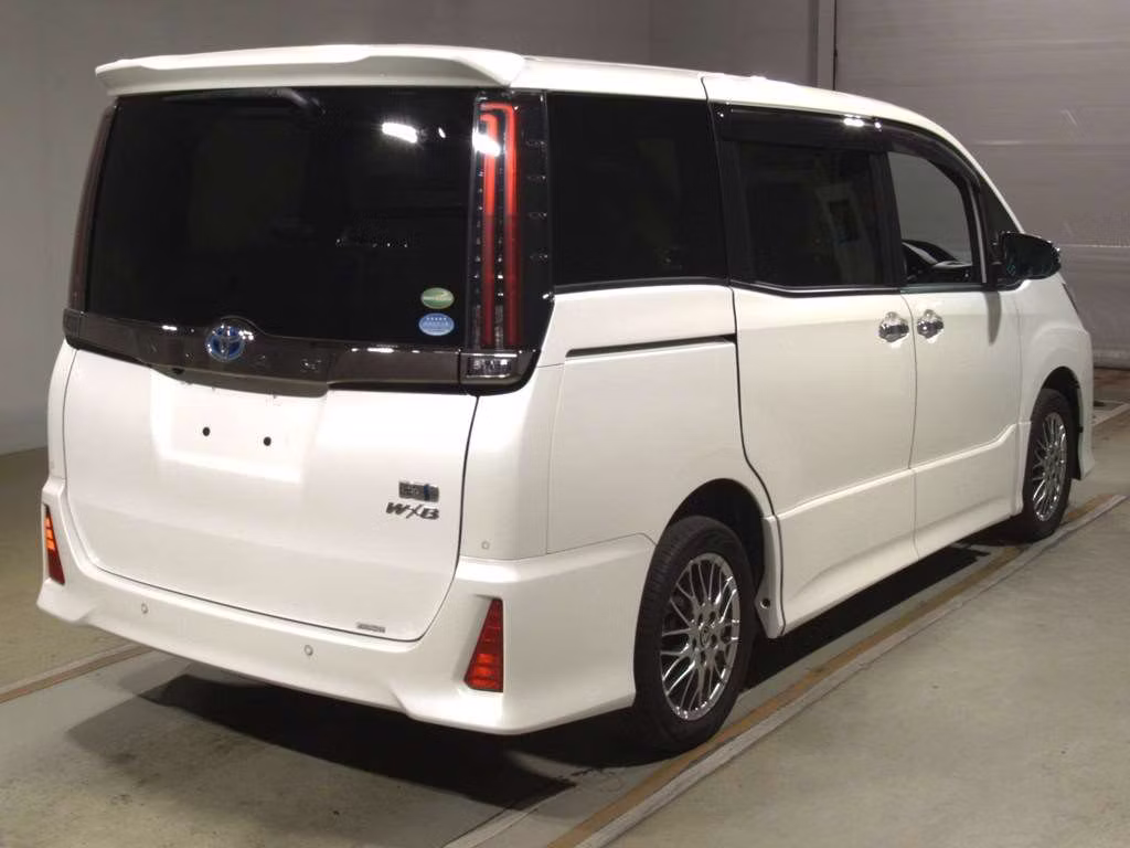 TOYOTA NOAH